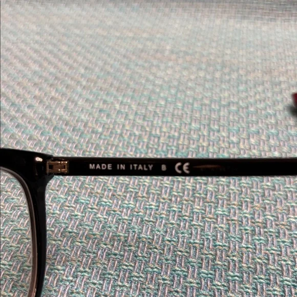 CHANEL Elegant and Interchangeable Sunglasses Trio - Picture 12 of 12